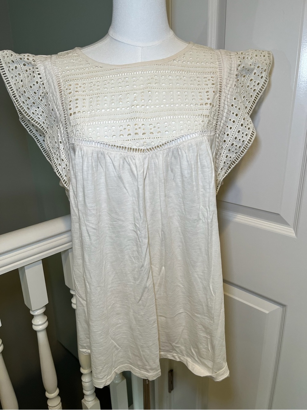 LOFT Cream Lightweight Women's Cotton lace eyelet detail top XL flutter sleeve